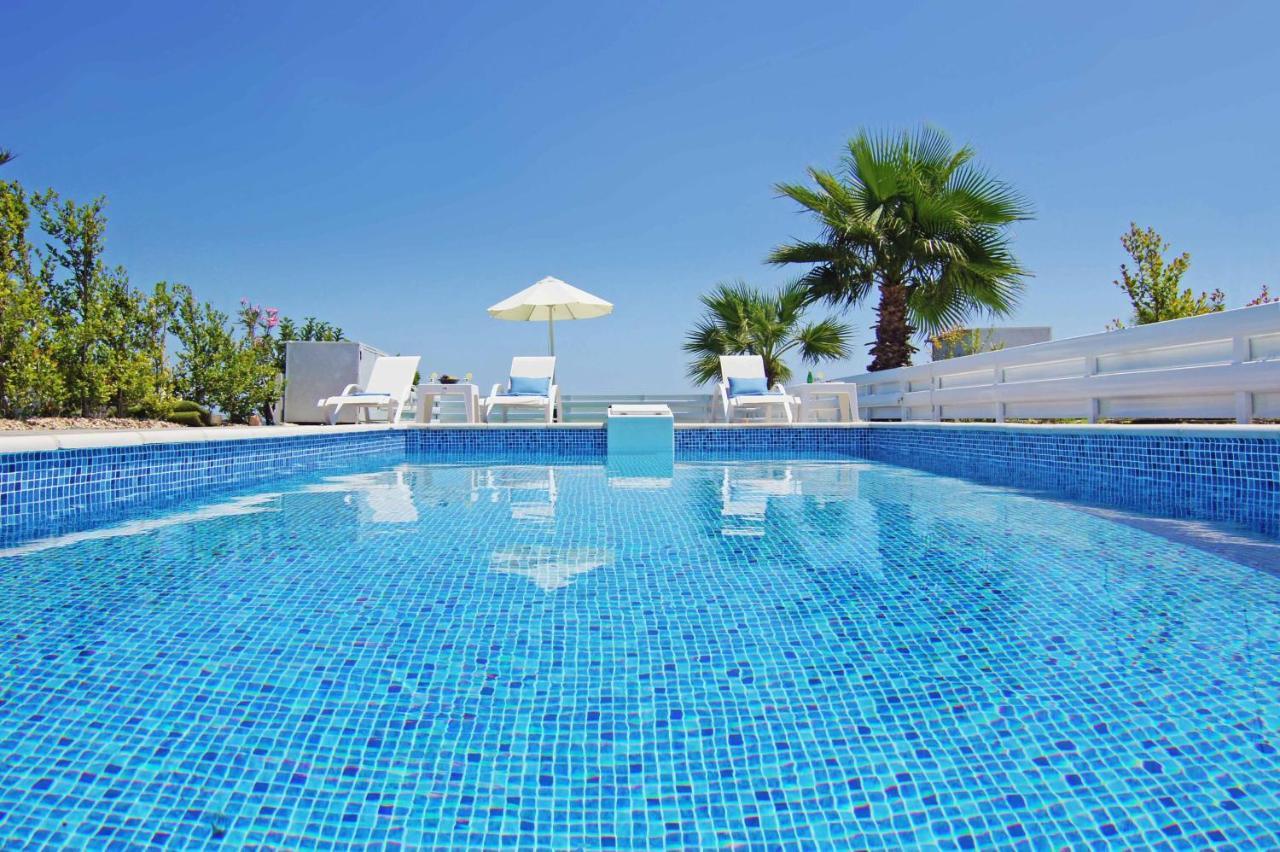 Villa Ivory - Seafront Ayía Nápa